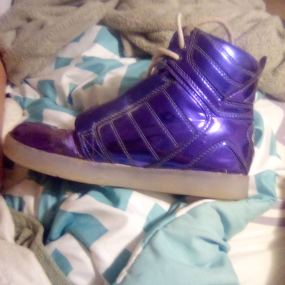 Shoes - Picture 4 of 8
